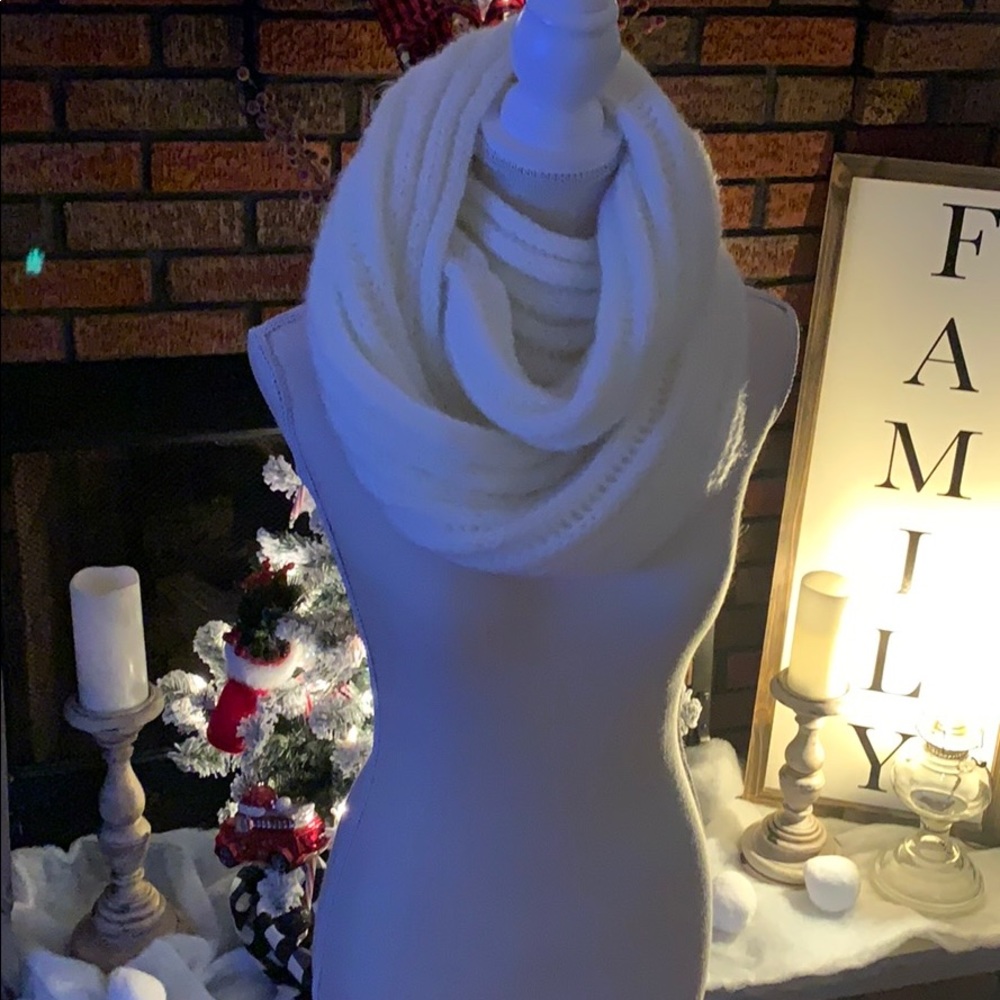 ❄️⛄️3 New Infinity Scarve's⛄️❄️